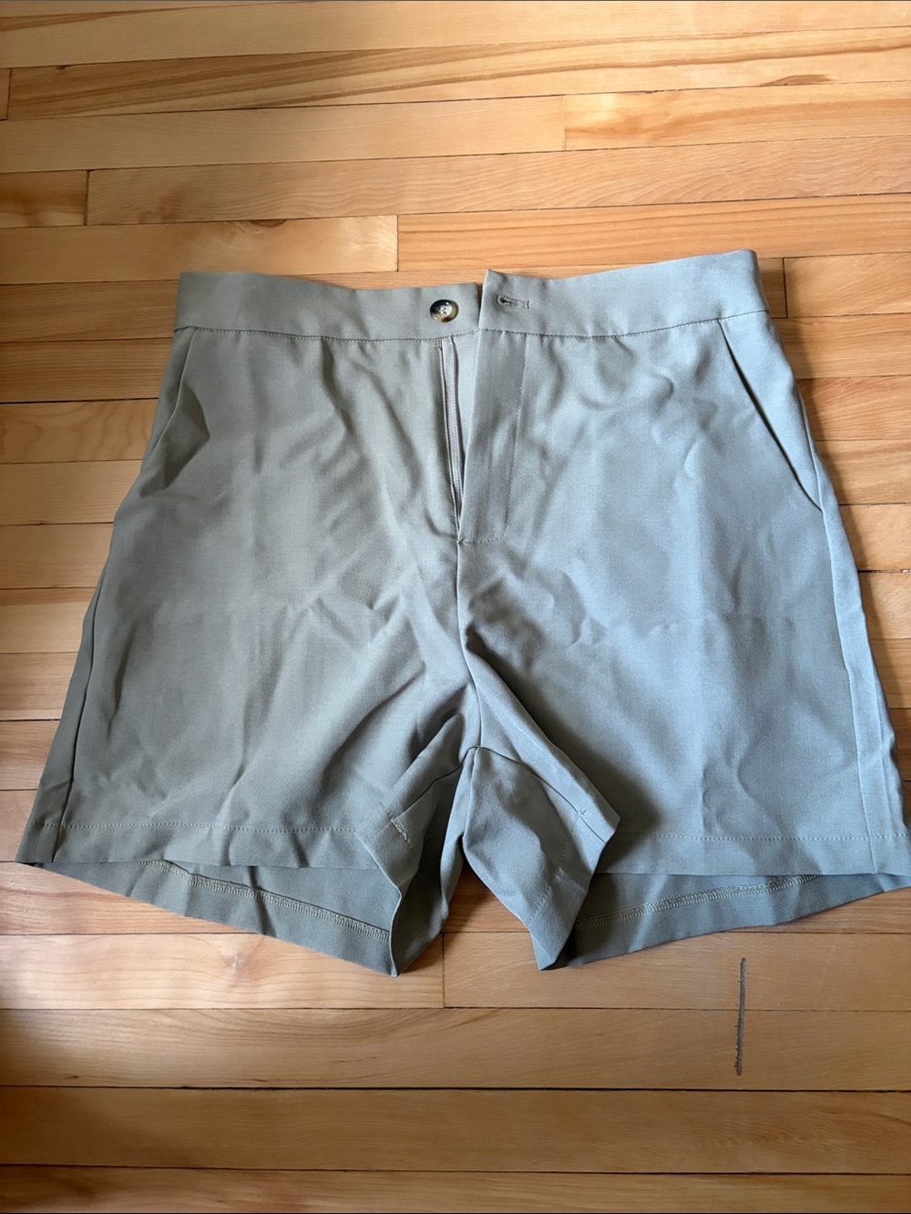 Daisy High-Waist Tailored Shorts in Light Olive